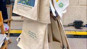 Totebag buatan lokal